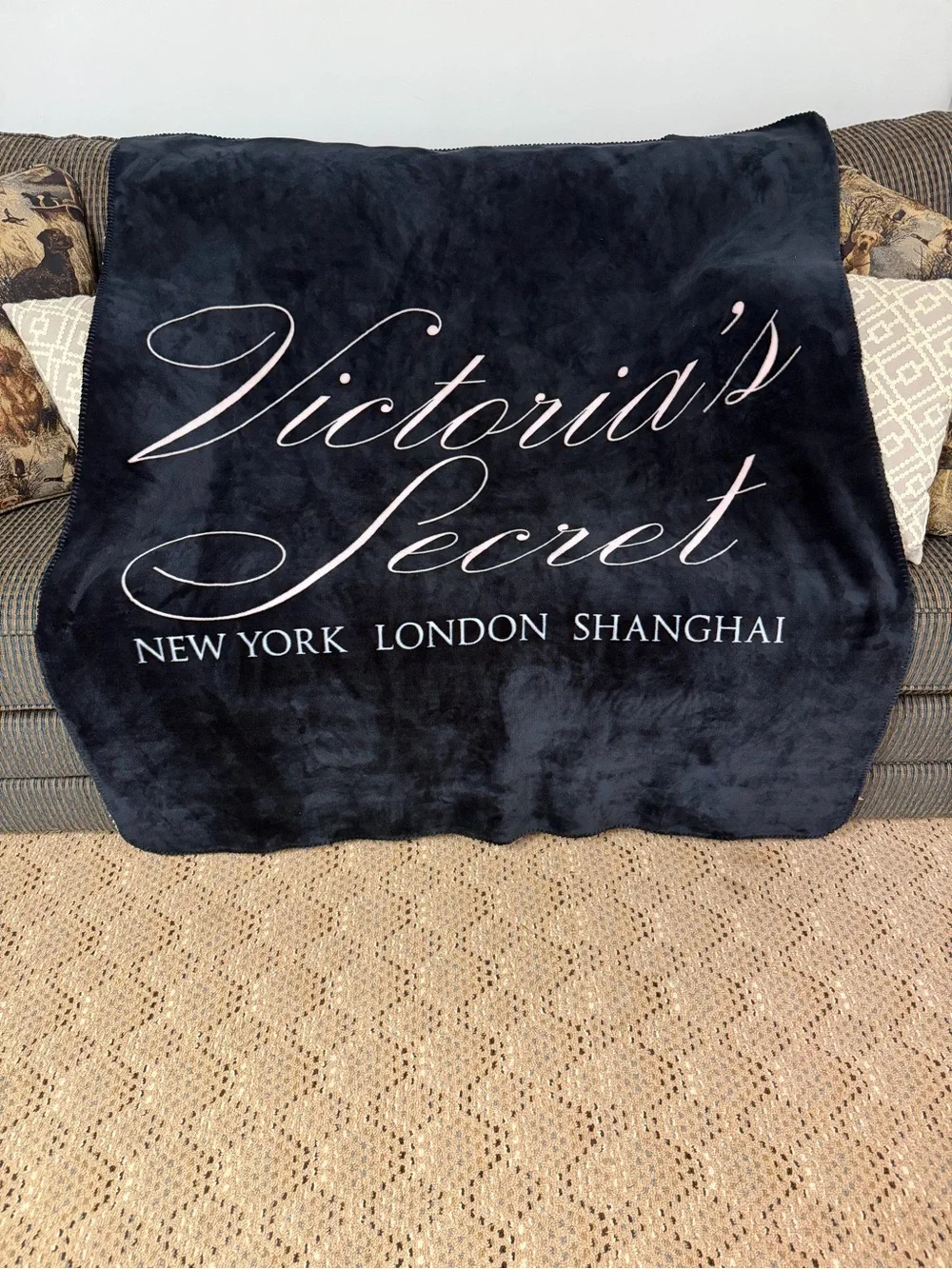 Victoria's Secret Black NY London Shanghai Travel Blanket 50x60 Gently Used